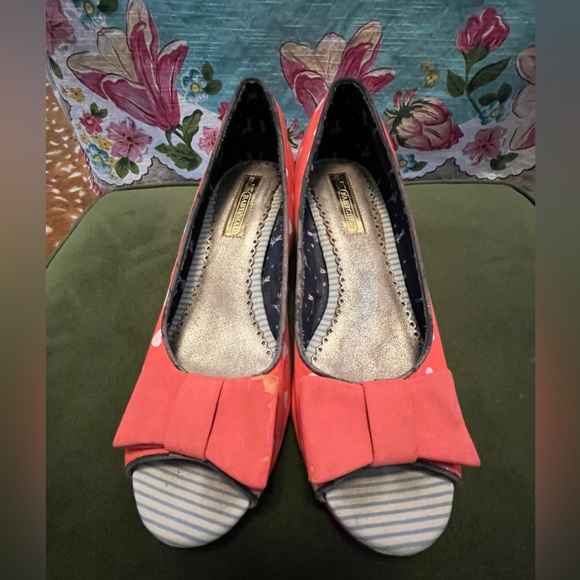 ADORABLE ModCloth Babycham peep toe kitten-heel shoes with heart pattern Sz 9 - Picture 3 of 12